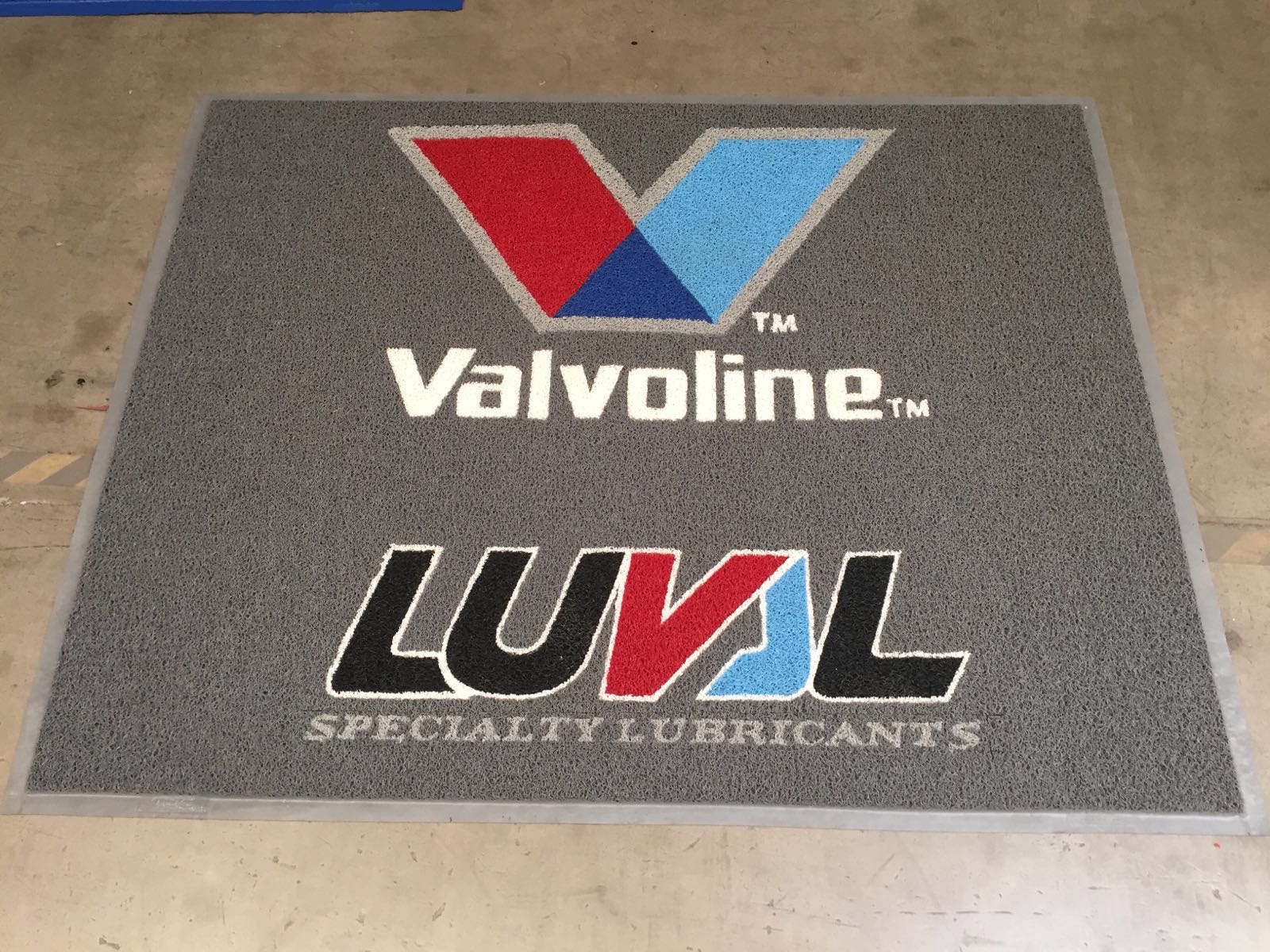 Limpiapiés PVC con logo Valvoline para taller automotriz Santiago